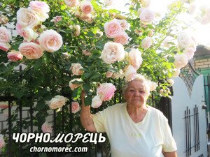 Людмила Петрівна ІВАНОВА залюбки вирощує квіти й ділиться ними з іншими.